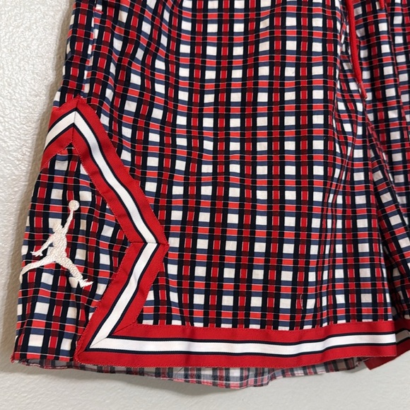 Jordan Women’s Paris Saint-Germain Plaid Woven Shorts - Picture 3 of 8